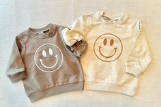 HAPPY FACE SWEATSHIRT FOR BABY AND TODDLER, SMILEY FACE SWEATSHIRT FOR BABY AND TODDLER, BOHO SWEATSHIRT FOR BABY AND TODDLER, HAPPY FACE PERSONALIZED SWEATSHIRT FOR BABY AND TODDLER How COOL is our Happy Face Sweatshirt?! And you can personalize it by adding the name on the sleeve, which is TOO cute for words. -ABOUT OUR SWEATSHIRTS: *These are 100% organic soft cotton sweatshirts that your little will love! Cool enough to wear on a summer night, and cozy enough for a snowy winter day. Soft, br Unisex Cute Tops For Loungewear, Cute Graphic Print Sweatshirt For Playwear, Cute Crew Neck Sweatshirt For Playtime, Smiley Face Sweatshirt, Boho Sweatshirt, Branding Ideas, Snowy Winter, Toddler Hoodie, Tee Shirt Designs