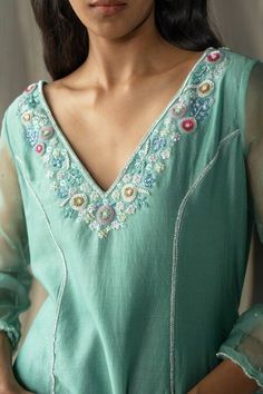 Buy Green Anarkali 100% Silk Chanderi Embroidered Aari Side Tie Pant Set For Women by Zoon Online at Aza Fashions. Ajio Kurta, Kurta Set For Wedding, Green Anarkali, Silk Kurti Designs, Kurti Embroidery, Kurta Patterns, Latest Dress Design, Classy Outfits For Women