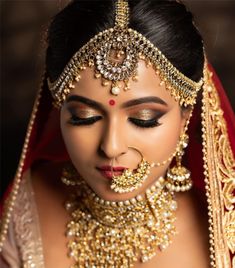 Bridal Makeup Mac Bridal Makeup, Latest Bridal Makeup, Wedding Skin, Makeup Artist Course, Natural Bridal Makeup, Makeup Courses, Bridal Makeup Tips, Becoming A Makeup Artist, Makeup Workshop