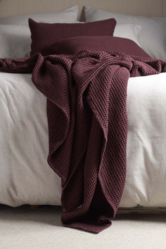 Our Beetroot Big WaffleCushion Cover andThrow are a match made in heaven. 

#CottonCushions #LuxuryThrows #HighQualityBedding #CushionInspo #CozyTextiles #TexturedThrows #BeddingStyle #HomeDecorEssentials #QuiltedComfort #CottonLuxury
#AutumnDecor #CozyFallVibes #FallTextiles #WarmAutumnNights #AutumnHomeStyling Earthy Purple, King Sized Bed