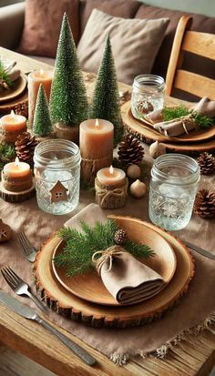 Christmas Diner Table, Holiday Hoedown, Round Table Centerpieces, Ideas Decoracion Navidad, Thanksgiving Table Decor Ideas, Christmas Diner, Christmas Table Decorations Centerpiece, Christmas Tables, Table Decoration Ideas