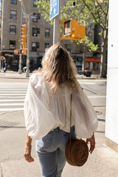 Chloe Style Outfit, White Boho Blouse, Fashion Me Now, Boho Mode, Fashion Office, Fashion Blogger Style, Boho Blouse, Black Women Fashion, Mode Inspo