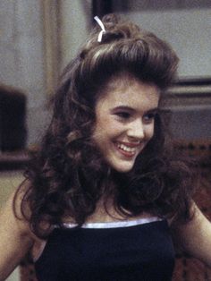 80s #Hairstyles It's Time to #Bring Back ... Alyssa Milano Hair, Style Année 80, 1980s Hair, Look 80s, Hair Half Up Half Down, Hair Half Up, 80s Hair