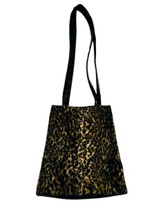 Vintage Womens Leopard Print Box Bag Nice long straps, Perfect shoulder bag length  Patent Black Straps and box sides, Furry Leopard print fabric either side A really chic bag Has a very 60s 70s look about it, 90s made Measurements  Bag body 9 by 7 Inch Length of the straps 15 Inch Length of the bag and straps 24 Inch Cheetah Bag, 70 Style, 70s Look, Leopard Print Fabric, Print Box, Chic Bags, 70s Style, Box Bag, Fashion Mode