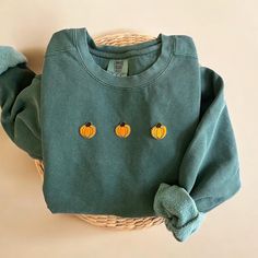 Cozy up with our Comfort Colors Pumpkin Crewneck Sweatshirt this fall season! This makes the perfect sweatshirt to lounge this fall and halloween season.  - Our sweatshirt material is super soft and high quality! ♡ - Garment-Dyed Sweatshirt (Sustainable style)  - 80% cotton, 20% polyester - All our sweatshirts run a UNISEX fit. (Both for men and women) They fit true to size. But if you like a more baggy look, we highly recommend sizing up. - These letters are embroidered iron-on patches that hav Iron On Patches Sweatshirt Ideas, Pumpkin Crewneck, Fall Crewneck Sweatshirt, Fall Crewneck, Thanksgiving Sweatshirt, Autumn Sweater, Pumpkin Sweatshirt, Fall Things, Dyed Sweatshirt