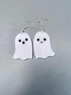 Adorable Halloween laser cut acrylic statement earrings. 2 cutie ghosts with mismatched expressions. Sterling silver ear wires and super lightweight. Creepy Earrings, Laser Cut Wood Earrings, Butterfly Wing Earrings, Ghost Earrings, Fall Earrings, Beaded Drop Earrings, Rainbow Earrings, Heart Drop Earrings, Holiday Earring