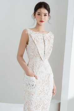 Elegant Sleeveless Lace Dress With Lace Back, Elegant Fitted Crochet Dress For Party, Elegant Midi-length Crochet Dress With Scalloped Lace, Elegant Fitted Sleeveless Crochet Dress, Boat Neck Bodycon Dress For Parties, Elegant Fitted Crochet Dress With Lace Sleeves, Bodycon Boat Neck Party Dress, Bodycon Boat Neck Dress For Party, Elegant Knee-length Lace Crochet Dress