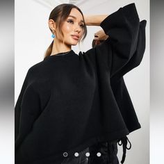 - Never Worn, In Perfect Condition - Size: Xs, Oversized Fit - Color: Black - From A Smoke And Pet Free Home Hem Sweater, Look In The Mirror, Knitted Jumper, Black Knit, Knitted Sweater, Street Fashion, Sweater Top, Sweater Sizes, Knitted Sweaters