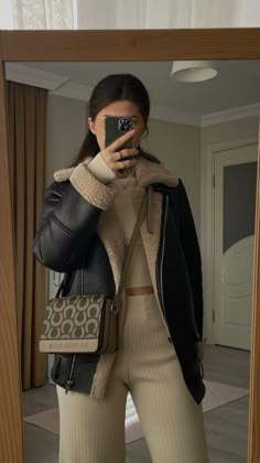 Cold Winter Outfits Aesthetic, Cold Winter Outfits, Stylish Business Outfits, Modest Winter Outfits, Outfit Ideas Winter, Cool Outfit Ideas, Outfits Cold, Winter Outfits Aesthetic, Cool Outfit