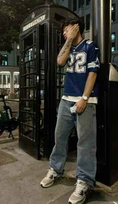 Football Jersey Outfit, Guy Fits, Style Outfits Men, Outfit Streetwear, Fashion Men Streetwear, Streetwear Fits, Nfl Outfits, Men Street Fashion, Street Fashion Men