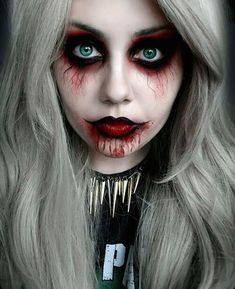 Maquillage Halloween Zombie, Halloween Women Makeup, Halloween Smink, Vampire Makeup Halloween, Zombie Halloween Makeup, Creepy Halloween Costumes, Vampire Makeup