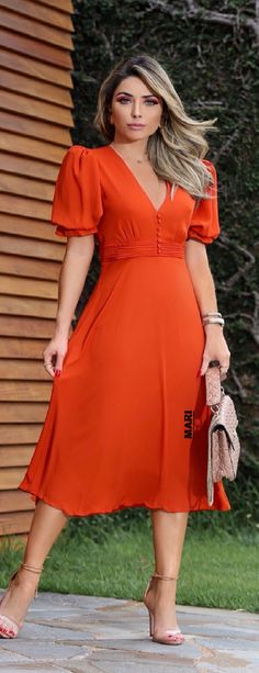 Meghan Markle Dress, Kurti Neck Designs, Kurti Designs Party Wear, Girly Dresses, Frocks For Girls, Straight Dress, Work Outfits Women, Sweet Dress