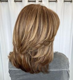 Long Bob Layered, Anya Hair, Medium Hair Haircuts, Caramel Hair Color Ideas, Long Bob Haircut With Layers, Caramel Hair Color, Haircut For Round Faces, Haircut Gray Hair, Warm Hair Color