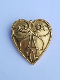 Beautiful heart shaped brooch. Costume jewelry by Metropolitan Museum of Art.  Feel free to ask questions. Thank you for visiting our shop! Gold Art Nouveau Brooch For Collectors, Antique Heart Brooch For Wedding, Gold Art Nouveau Brooches For Gift, Handmade Brass Gold Brooches, Art Nouveau Gold Brooches As Gift, Handmade Gold Brass Brooches, Antique Heart-shaped Wedding Brooch, Antique Heart-shaped Brooch For Gift, Antique Heart-shaped Brooches For Gifts