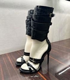 Y2k Model, Heels Aesthetic, Ford Black, Vintage Heels, Girly Shoes, Shoe Inspo, Aesthetic Shoes, Patent Leather Heels, Grunge Style