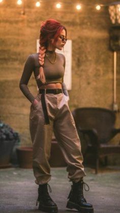 Woman Cargo Pants Outfit, Cargo Pants Outfits Women, Cargo Jeans Outfit, Character Styles, Basic Jeans, Pose Fotografi, Pastel Outfit, Fall Clothing, Photoshoot Themes