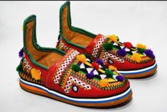 Moroccan Berber babouche Step into style with these vibrant, handmade traditional shoes, beautifully embroidered with intricate patterns and colorful pom-poms. Crafted with care, these shoes feature a unique blend of cultural heritage and modern comfort. The vibrant colors and textured designs make them perfect for special occasions or to add a bold touch to your everyday outfit. These shoes offer a comfortable fit with a durable rubber sole for excellent grip. Features: Handmade with exquisite Traditional Shoes, Colorful Embroidery, Comfortable Design, Everyday Outfit, Cultural Heritage, Intricate Patterns, Pom Poms, Everyday Outfits, Women's Shoes Sandals