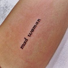 a person with a tattoo on their arm that reads, and the word'la vievenon '