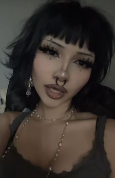 goth, goth makeup, makeup ideas, makeup inspo, goth baddie, pretty girls, pretty Edgy Y2k Makeup, Makeup For Bigger Looking Eyes, Latina Alt Makeup, Mexican Goth Makeup, Alt Y2k Makeup, Yallternative Makeup, Dolly Goth Makeup, Grunge Alt Makeup, Fun Alt Makeup