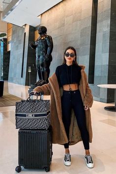 Check out the best airport outfits ideas for women 2022, comfy airport outfits aesthetics, best traveling outfits. You will also discover casual outfits,airport outfit Korean, baddie outfits, streetwear style, Pinterest outfits, trendy summer outfits 2022, spring outfits, and winter outfits that will inspire you. Korean Baddie Outfits, Airport Outfit Korean, Airport Outfit Winter, Airport Attire, Airport Outfit Ideas