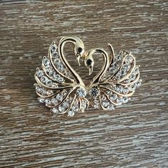 Agounod Brooch Trendy New Women Gold Color Clear/Champagne/Pink Swan Austrian Brooch Pin Fancy Delicate Brooch Jewelry Gift Like New Never Used Elegant Rose Gold Party Brooches, Swan Brooch, Pink Swan, Champagne Pink, Brooch Jewelry, New Woman, Jewelry Gift, Brooch Pin, Brooches