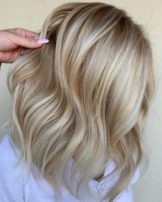 Pale Blonde Hair, Copper Blonde Hair Color, Platinum Blonde Balayage, Buttery Blonde, Blonde Balayage Highlights, Blonde Tips, White Blonde Hair, Ash Blonde Balayage, Blond Balayage