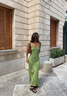 Italian Summer Outfits, Tailored Clothes, European Summer Outfits, Fits Aesthetic, Summer Capsule Wardrobe, European Summer, Versatile Dresses, Spring Wardrobe, Petite Outfits