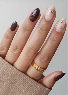 Aesthetic fall nails idea #fallnails #falltrends #nailideas #fallnailideas #nails #naildesigns #simplenails #brownnails #almondnails Short Nails For January, Modern Elegant Nails, Simple New Years Nails Acrylic, Gel Nail Designs Winter 2023, Short Round Nye Nails, Minimal New Years Nails, Chic Fall Nails Classy, Mixed Metals Nails, Mystical Nails Simple