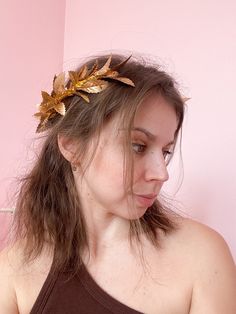 The gold greek goddess crown will emphasize the natural beauty of the owner. It will give tenderness, elegance, and at the same time confidence. I was inspired by nature and its colors to make the wreath. Therefore for creation use high-quality materials close to real colors. You can order your own product. I know how important it is to be special on this day! SIZE: The size is adjustable. It is suitable both for a child and an adult.  MATERIAL: high-quality artificial leaves, and high-quality a Ancient Greek Headpiece, Greek Hairpiece, Greek Leaves Headband, Stefana Crowns Greeks, Greek Leaf Crown, Greek Headband, Greek Golden Leaf Crown, Laurel Crown, Roman Costume