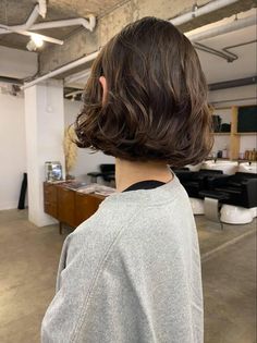 Bob Perm, Short Permed Hair, Chic Short Hair, Haircuts For Medium Length Hair, Layered Haircuts For Medium Hair, Hair Inspiration Short, Hairstyles For Layered Hair, Healthier Hair, Penteado Cabelo Curto