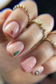 The best Christmas nails including fun Christmas nail designs, and art for short nails, acrylic, gel, natural nails and so much more! Fun Christmas Nails, Nail Art Noel, Unique Nail Art, Simple Gel Nails, Cute Gel Nails, Christmas Nails Acrylic, Dipped Nails, Gel Nail Designs