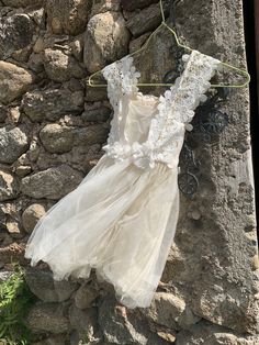 "Such a nice little little dancingdress, tutu, made from old materials. Old tulle, old lace and flowers with \" pearls\" With zipper. Double tulle. Good condition For a little girl 2,3 years Lenght: 60 cm From underarm to the other:25 cm Is also nice hanging on the wall,door Shipping costs in Europe: 13-18 euro Ask me please" Lace Patchwork Dress For Dress-up, Lace Princess Dress With Lace Trim For Dress-up, Summer Lace Tutu Dress For Dress-up, Lace Tutu Dress With Tulle Skirt For Dress-up, Garden Party Tulle Dress With Lace Patchwork, Lace Princess Dress With Patchwork For Party, Summer Princess Dress With Lace Trim, Fitted Lace Tutu Dress With Floral Applique, Summer Lace Princess Dress With Lace Trim