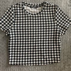 Shein Black And White Crop Top , Says Large But More Of A Medium :) Never Worn But (Didn’t Come With A Tag) Casual Black Houndstooth Top, Black Printed Cropped Crop Top, Black Printed Cropped Top, Black Printed Crop Top, Trendy Fitted Houndstooth Tops, Casual Black Printed Crop Top, Summer Casual Houndstooth Top, Casual Houndstooth Summer Top, Casual Houndstooth Top For Summer