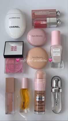 Minimal Skin Care, Girl Makeup Aesthetic, Social Motivation, Soft Girl Makeup, Life Vibes, Makeup Bag Essentials, Skin Care Makeup, Dream Summer, Glow Skin