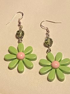 Green daisy earring's. Swarovski Crystal,  Lead and nickel free Silver hooks. Green Hypoallergenic Flower-shaped Earrings, Hypoallergenic Green Flower-shaped Earrings, Hypoallergenic Green Flower Earrings, Green Daisy, Daisy Earrings, Swarovski Crystal Earrings, Wedding Jewelry Earrings, Green Flower, Green Flowers