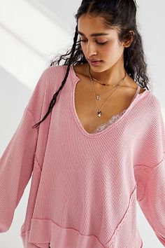 Basic Summer Fits, Simplistic Outfits, Free People Outfits, Free People Aesthetic, Exaggerated Sleeves, Strawberry Cream, Free People Clothing, Free People Sweater, Hollywood Stars