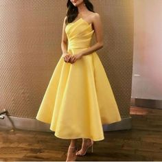 Détails de l'article :

 Numéro de produit : C1221

 Tissu: Satiné

 Silhouette : robe de bal.

 Manches ： Sans manches

 Style du dos : fermeture éclair. Prom Gowns Elegant, Short Strapless Prom Dresses, Prom Dress Satin, Hot Prom Dress, Elegant Gowns, Strapless Prom Dresses, Custom Prom Dress, Wedding Dresses With Flowers, Wedding Flower Girl Dresses