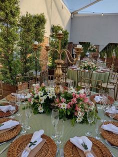 Vintage Themed Quinceanera, Enchanted Theme Table Set Up, Wedding Decor Centerpieces Elegant, Nature Party Aesthetic, Enchanted Table Decorations, Rare Quince Themes, Summer Theme Quinceanera, Tiana Theme Quinceanera