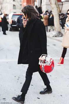 NYFW Italian Street Style, Fashion Week Nyc, Estilo Indie, Cooler Look, Street Style Winter, All Black Outfit, Mode Inspo