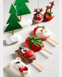 christmas cake pops decorated like santa claus and reindeer