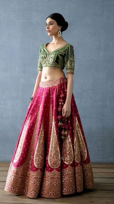 Shadi Outfits, Ethnic Skirts, Indian Bridal Wear Red, Fabric Illustration, Bandhani Dress, Indian Bride Outfits, Lehnga Dress