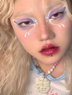 Creative Eyeshadow, White Eye Makeup, Futuristic Makeup, Bold Eyeshadow, Mekap Mata, Y2k Makeup, 20 Makeup, Pride Makeup, Barbie Makeup