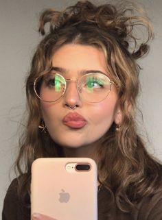 Cute Wire Frame Glasses, Gold Wire Frame Glasses Women, Septum Piercing With Glasses, Wire Frame Glasses Aesthetic, Womens Glasses Frames Trendy, Glasses For Redheads, Wire Frame Glasses Women, Wire Glasses Aesthetic, Short Curly Hair With Glasses