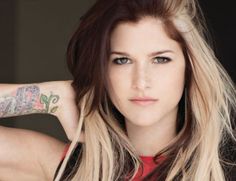 cassadee pope hair - Google Search Cassadee Pope, Color Streaks, Artist Models, Different Hairstyles, Her Smile, Hair Day, Female Artists, Cut And Color, New Hair