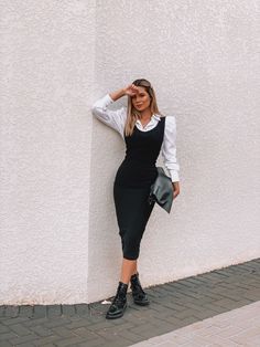 Dress With Shirt Underneath, Botines Outfit, Mode Ootd, Fashion Attire, Winter Fashion Outfits, Elegant Outfit, Look Chic