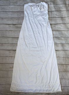 vintage wonder maid ilgwu slip gown white size 34. Measurements in images Plain White Dresses For Daywear, White Spring Maxi Sleep Dress, White Maxi Sleep Dress For Spring, White Sleeveless Cotton Slip Dress, White Cotton Nightgown With Spaghetti Straps, White Sleeveless Slip Dress For Sleep, Fitted White Nightgown For Spring, White Fitted Sleeveless Nightgown, Vintage White Sleeveless Maxi Dress