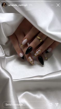 Black Vacation Nails, Holiday Nails Black, Black And Pearl Nails, Modern Nails, Classy Acrylic Nails, Glam Nails, Types Of Nails, Minimalist Nails