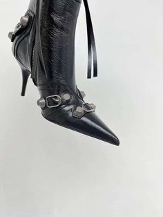 100% leather If you are size 7, please order size 38. Motorcycle Boot, Studded Ankle Boots, New Metal, High Quality Shoes, Motorcycle Boots, Side Zipper, Designing Women, Kitten Heels, Bags Designer