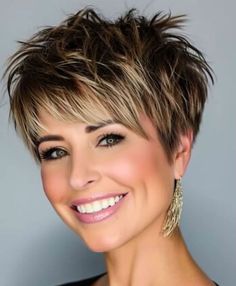 Pixie Thick Hair, Trending Short Haircuts, Short Haircuts Fine Hair, Short Hair Dos, Textured Pixie, Choppy Bob Hairstyles For Fine Hair, Short Spiked Hair, Pixie Cuts For Fine Hair