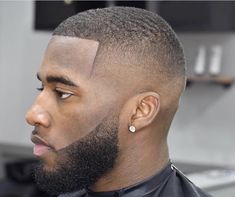 Black Hair Fade, Afro Fade Haircut, Black Man Haircut Fade, Boys Fade Haircut, Waves Hairstyle Men, Black Men Beard Styles, Afro Hairstyles Men, Hair Cut Guide, Black Hair Cuts